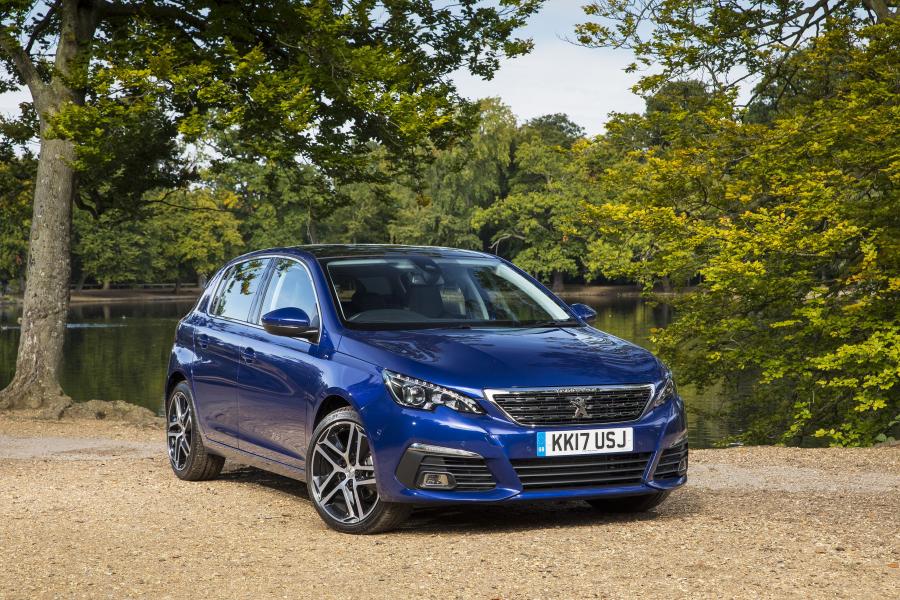  Peugeot 308 2017 года  (UK) (фото 3 из 13)